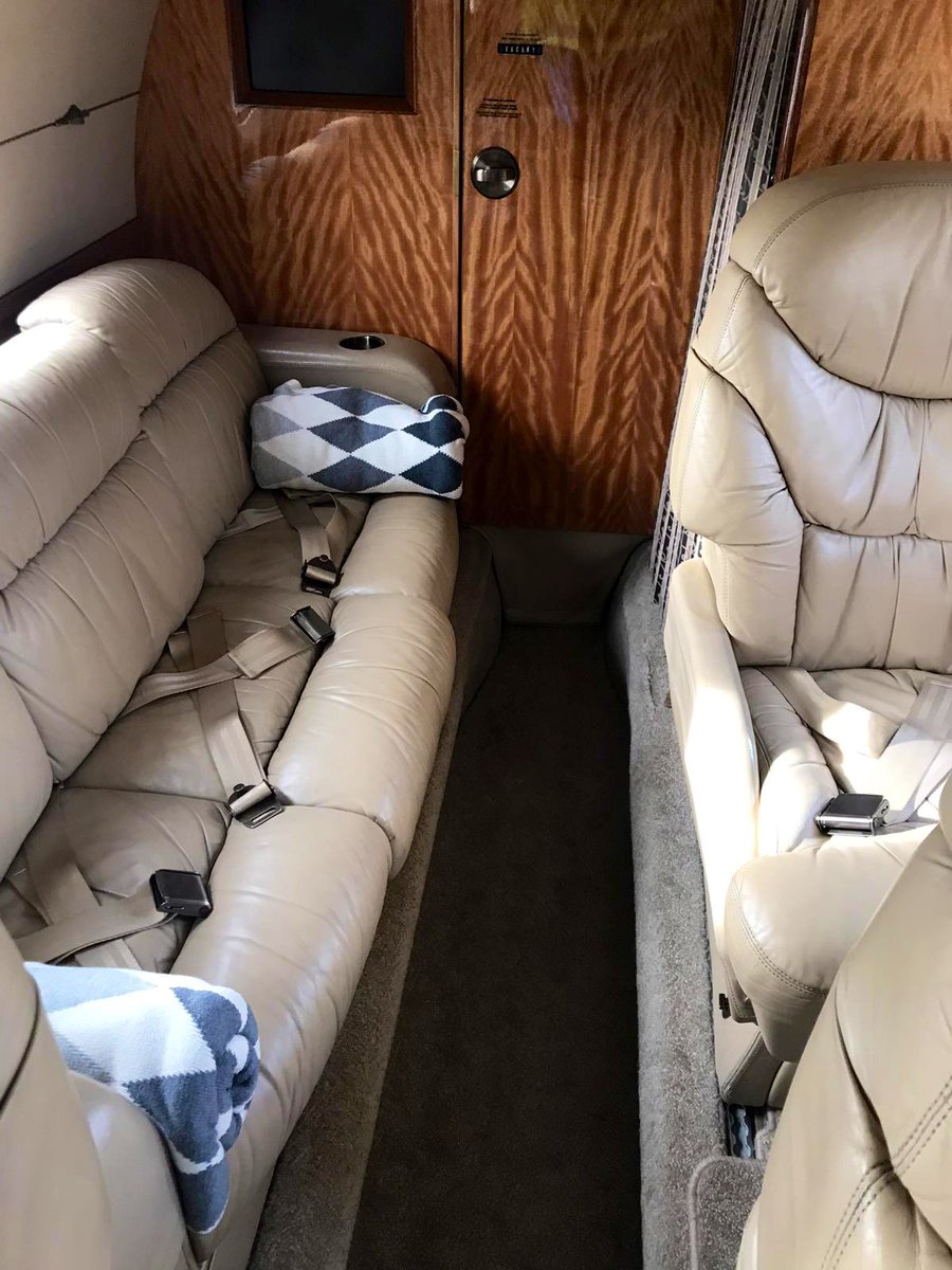 AviateAddict's tweet photo. Hawker 800XP inside and out #NiceCushions #BizJet #AvAddict https://t.co/KVNvimiGrs