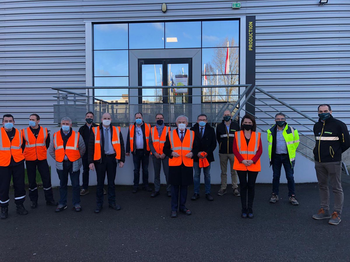 C_MORANCAIS's tweet photo. 📍Pays de Craon, à #Congrier, visite de Dirickx, 1er fabricant français de clôtures et portails métalliques. Une entreprise moteur du dynamisme économique du territoire :
-100 ans de savoir faire
-4 sites de production
-800 salariés dont 282 en #Mayenne https://t.co/9ZjYqxF7dP