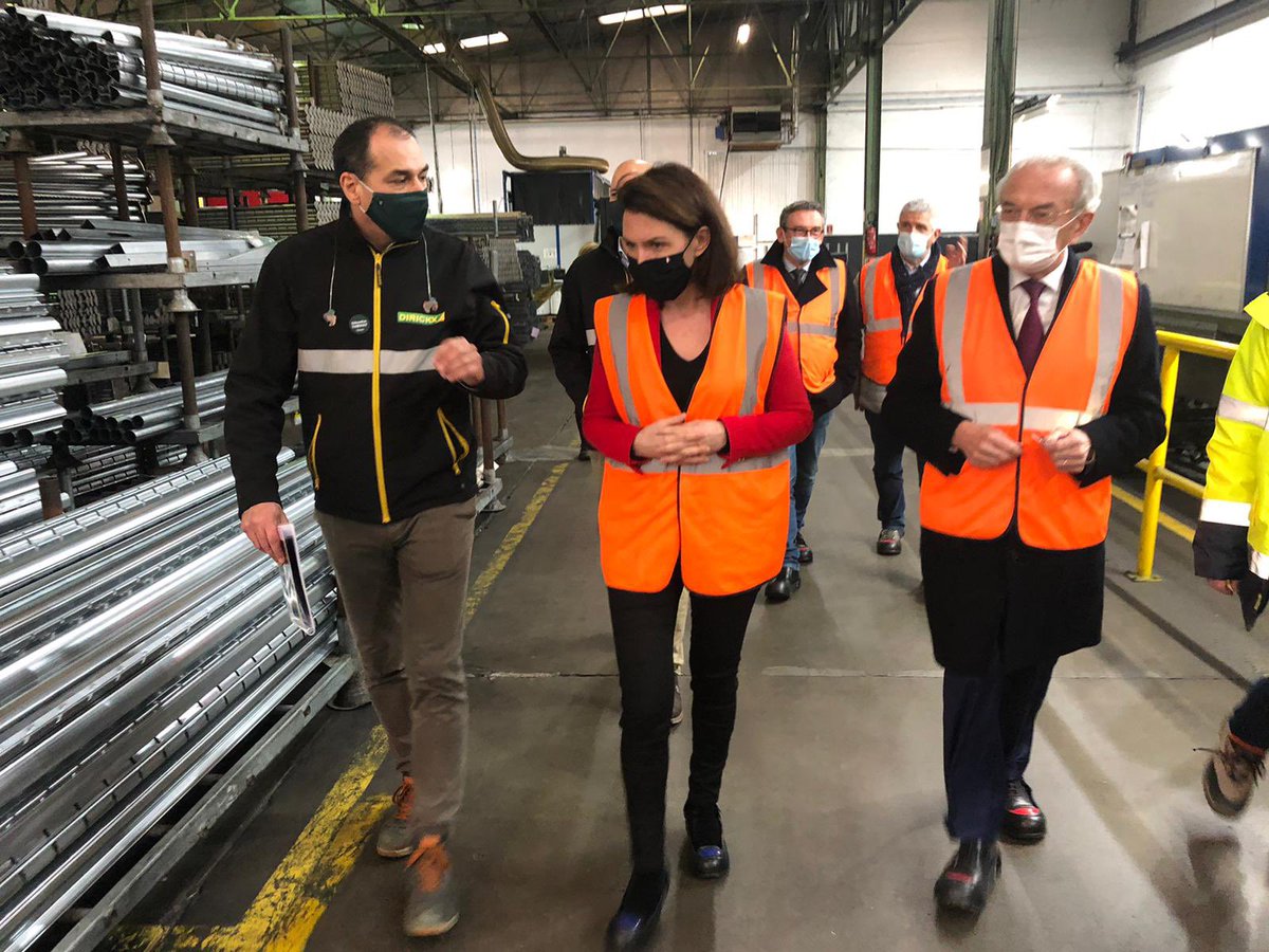 C_MORANCAIS's tweet photo. 📍Pays de Craon, à #Congrier, visite de Dirickx, 1er fabricant français de clôtures et portails métalliques. Une entreprise moteur du dynamisme économique du territoire :
-100 ans de savoir faire
-4 sites de production
-800 salariés dont 282 en #Mayenne https://t.co/9ZjYqxF7dP