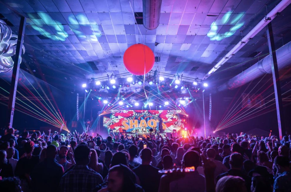 BizBash's tweet photo. #ThrowbackThursday: As we approach the first Sunday in February, #BizBash is getting into the #SuperBowlLV spirit with a look back at 10 buzzy #brandactivations from Super Bowls past  🏈 https://t.co/D5R86yvn5F https://t.co/lNUHN3oyJC