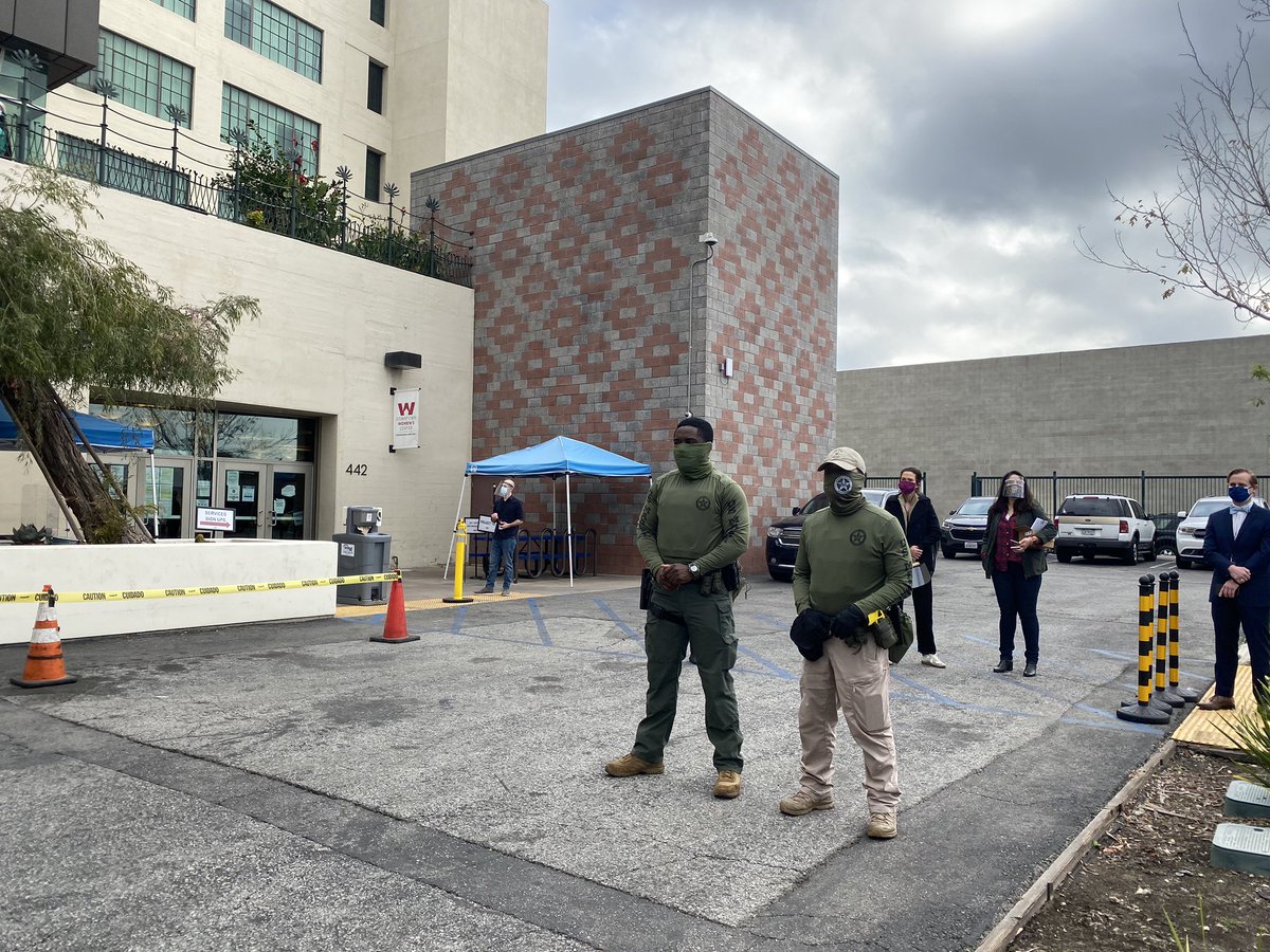 We’ve got a couple federal marshals here making their presence known, but everything is very calm right now. The gate to the lot is closed and Judge Carter and special master  @Michele714 are getting ready. – bei  Downtown Women's Center