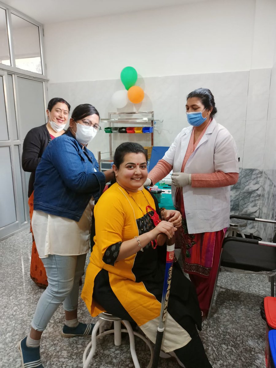 VaniPandey10's tweet photo. Got my first shot of vaccine feeling proud #MadeInIndia feeling safe #CovishieldVaccine thank you hospital #WellMark Borako https://t.co/tmN5vB9r6B