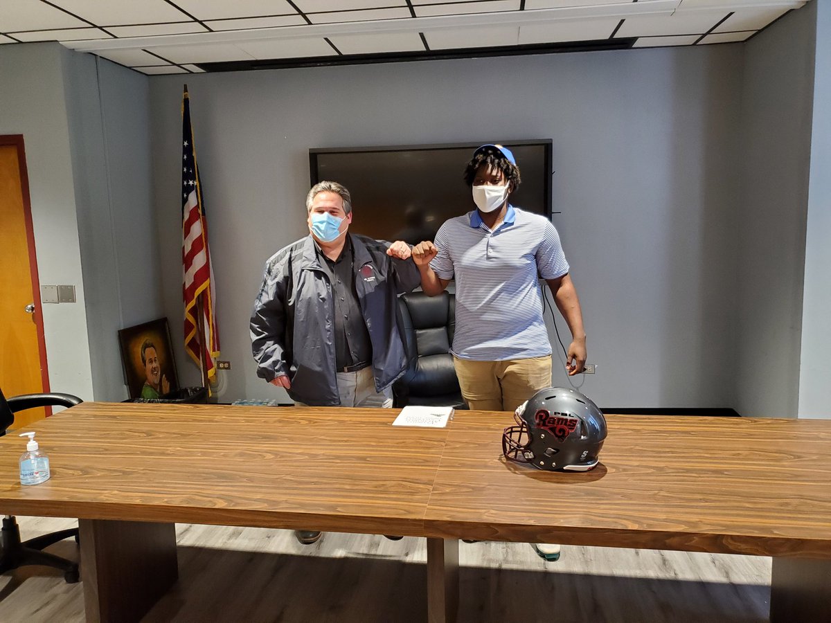 Lakes_FB's tweet photo. Congratulations @BrandinLuzinco1. FMU is getting a great one. #L.O.T @Coachob_edwards @CoachAlShipman @EraPrep @GradyParks7 @Arabia81679372 @coach_torrey @Coach_Minus @pbphighschools @ABLichtenstein https://t.co/obLKwdl1pt https://t.co/CGdJeYsz9L