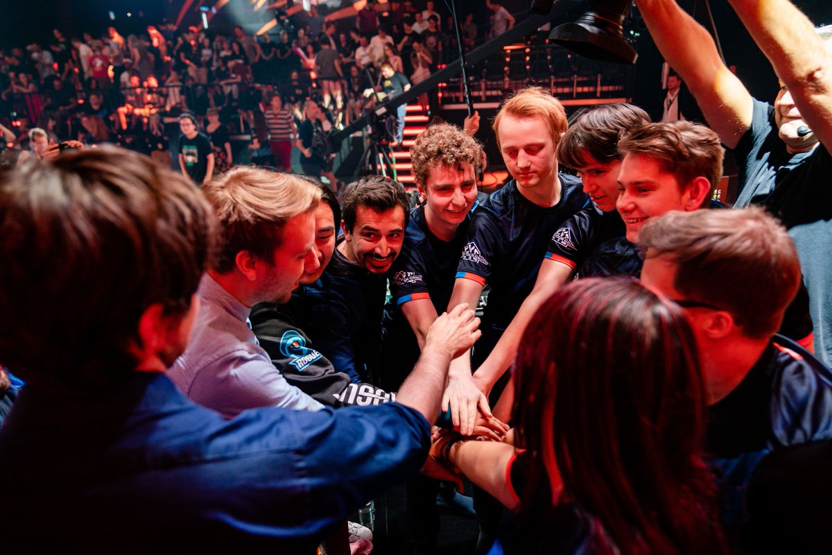 Based on scientific evidence we support our players and coaches with a multidisciplinary approach to talent development and optimal performance from sports science and performance psychology since the summer split 2019.