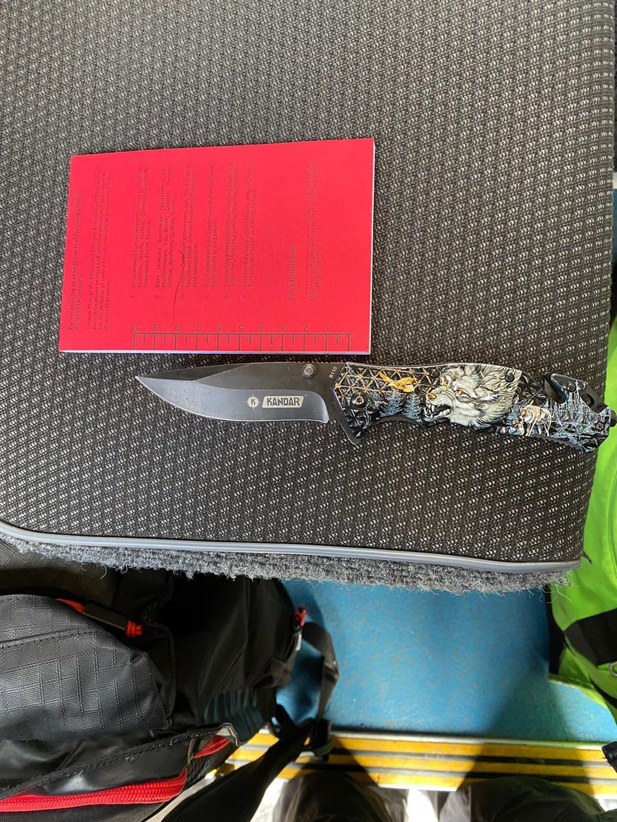 MetTaskforce's tweet photo. #TSG #U34 have been engaged on #OperationNetwork yesterday and today at Stratford Station. So far, (amongst other things), three offensive weapons found concealed on suspects.
#stopandsearch #stopandsearchworks #knifecrime ^U341 https://t.co/AddnpPevPL