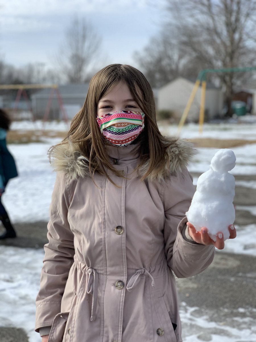 Sun is shining and there is just enough snow to build your own snowman! @MortonPRIDE <a href="/ms_palmisano/">Lindsay Palmisano</a> #recessinOhio