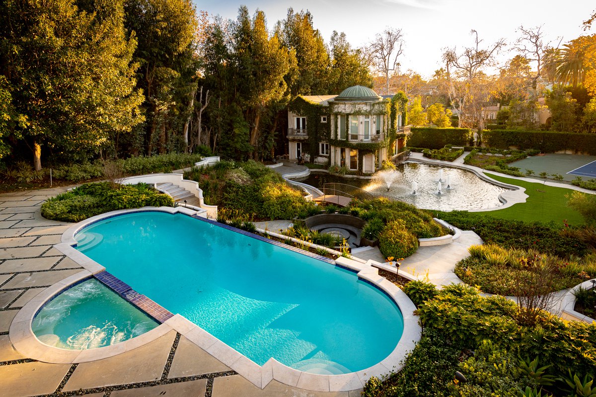 Welcome to Holmby Hills ✨ Through dramatic design and architecture, this his brand new European inspired traditional estate blends old world elegance with a contemporary design flair. [Listing: @MarcyRothLuxury + @FredrikEklundNY | bit.ly/10350Wyton] #EllimanCalifornia