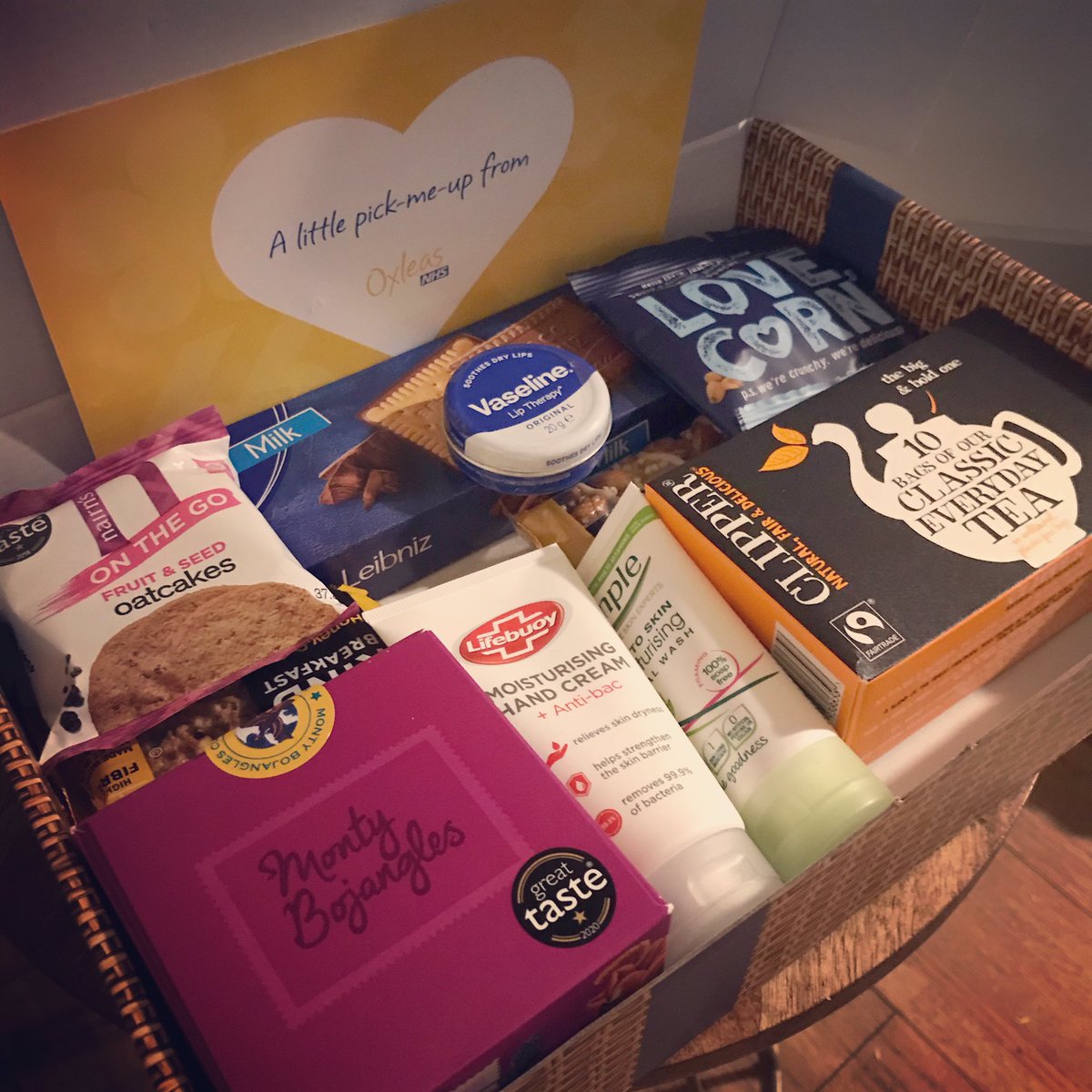 What a gorgeous gesture. Thank you <a href="/OxleasNHS/">Oxleas NHS</a> 💛