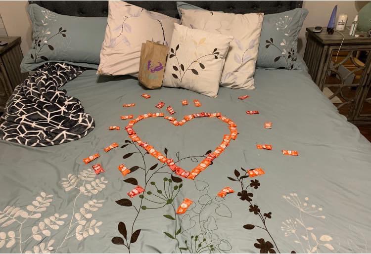 Wanna “spice up” your love life?  I stepped up my romantic game by ditching the tired ol’ rose petals and left this surprise for the wife. Thanks for the assist <a href="/tacobell/">Taco Bell</a> #hotsauceforthewin #love #yoquierotacobell