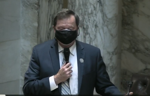 Like many Democrats during Assembly debate today, <a href="/RepDonVruwink/">Rep Don Vruwink</a> is double masked while many Republicans are not masked when they debate