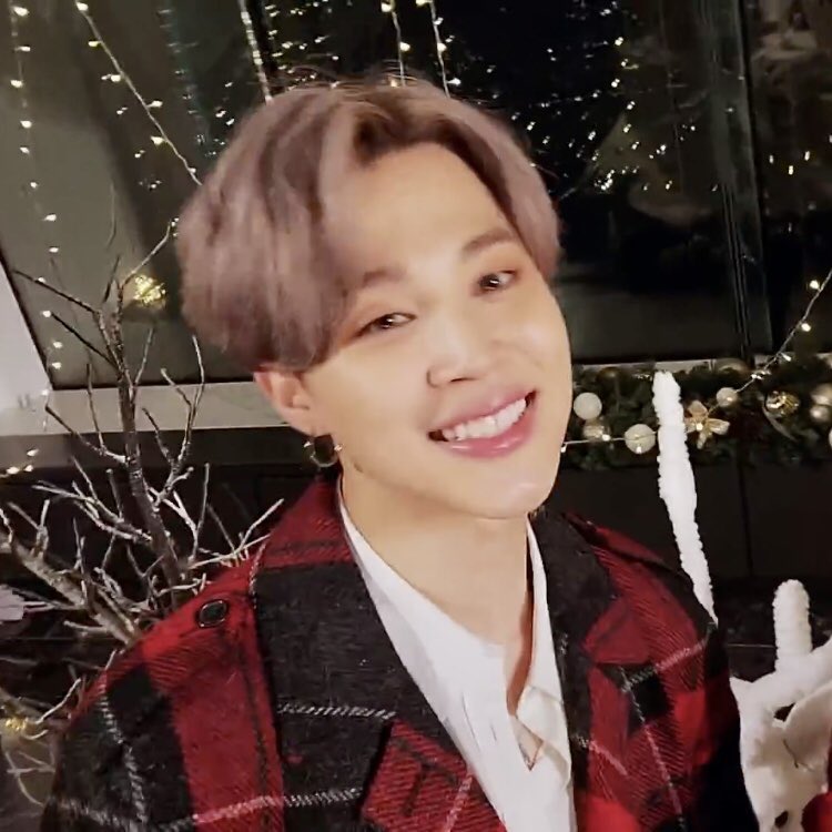 sugatistic's tweet photo. Jimin really has the prettiest smile ever https://t.co/JZEDhS89x5