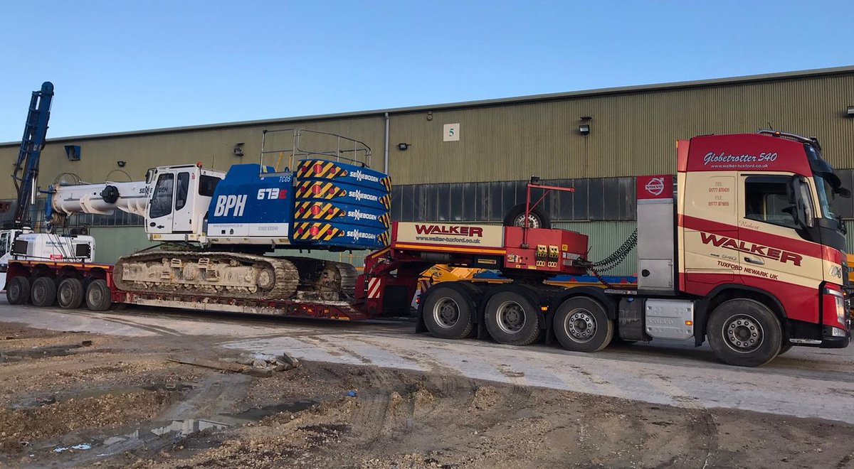 Crawler crane transport @Walker_Tuxford @balfourbeatty  #walkerandsonhauliersltd #crawlercrane #balfourbeatty #bphequipment #heavyhaulage #abnormalloads #heavytorque #specialisthaulage #haulage #trucks #trucksofinstagram #lowloader #lowloaderhaulage #faymonville #sennebogen