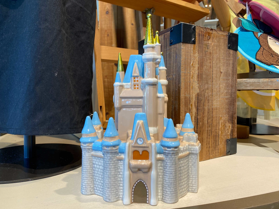 WDWNT's tweet photo. PHOTOS: NEW Cinderella Castle Cookie Jar Available at Walt Disney World

https://t.co/RFgthrbDbo https://t.co/Kpf5xVOgAT