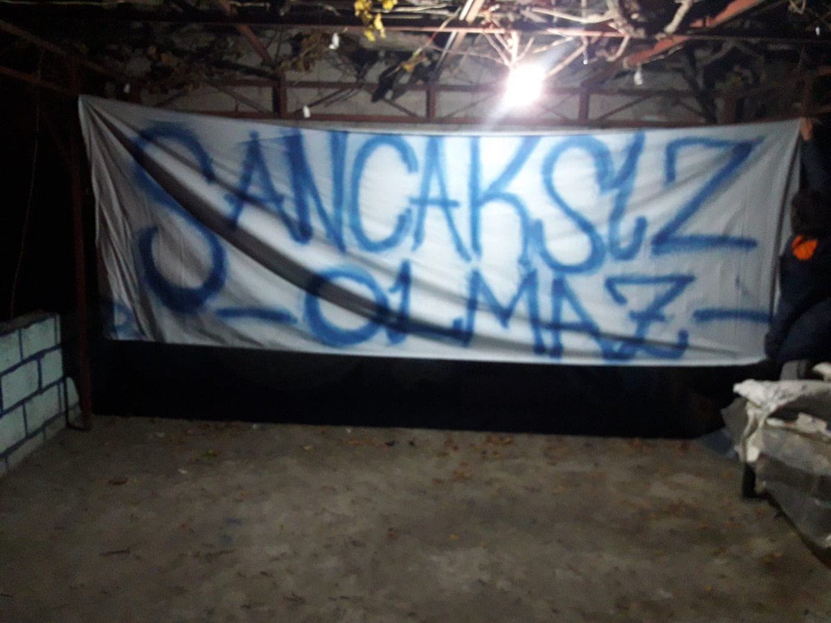 Ya Demirspor olmasaydı? Sar geriye hafızanı, yaşadıklarını düşün. Ne Sevinçler, ne hüzünler canlandı hafızanda? Bak bakalım maziye, seni ne mutlu edebilmiş bu kadar? Sen kimi Sevebilmişsin DEMİRSPOR kadar?💙✌️💙
#BuHikayeSancaksızOlmaz