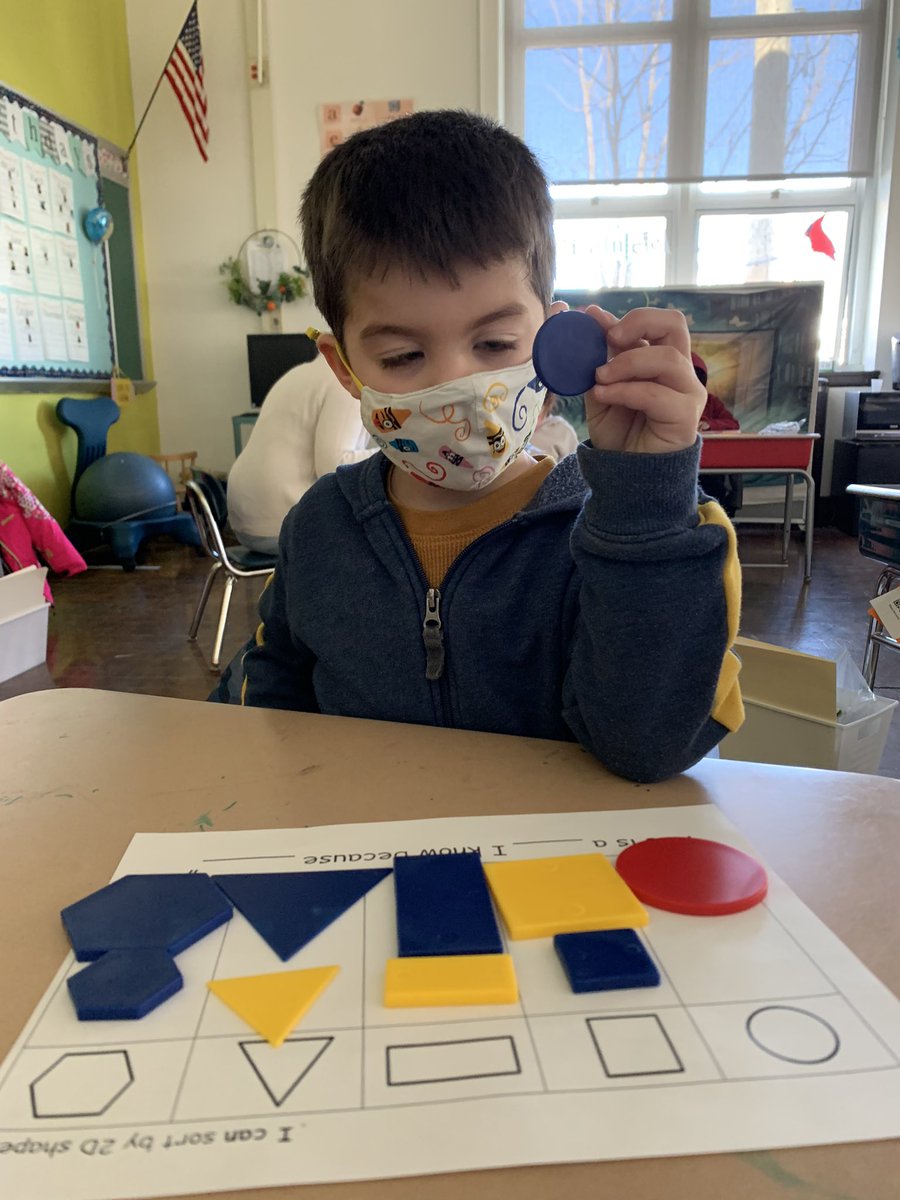 🔵 I know this is a circle because it has no sides. Shares a mathematician in Ms. Thara’s class. @MsTharas @OssiningSchools @OssiningSup @ossiningdirec