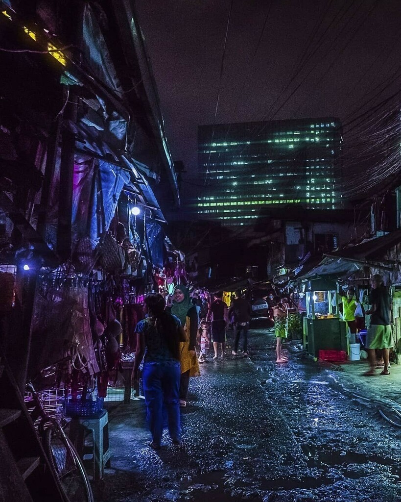 hi.switchy.io/2b6o

📷 @led.noir.manila⁣
.
@vertisnorth Follow @thisneonfuture for more
.
#thisneonfuture for features
.
#dystopianart #streetphotography #cybervibe #artph #synthwave #bladerunnerreality #nightphotography #cowboybebop #sharing_streets #outrun #cyberpunk2…