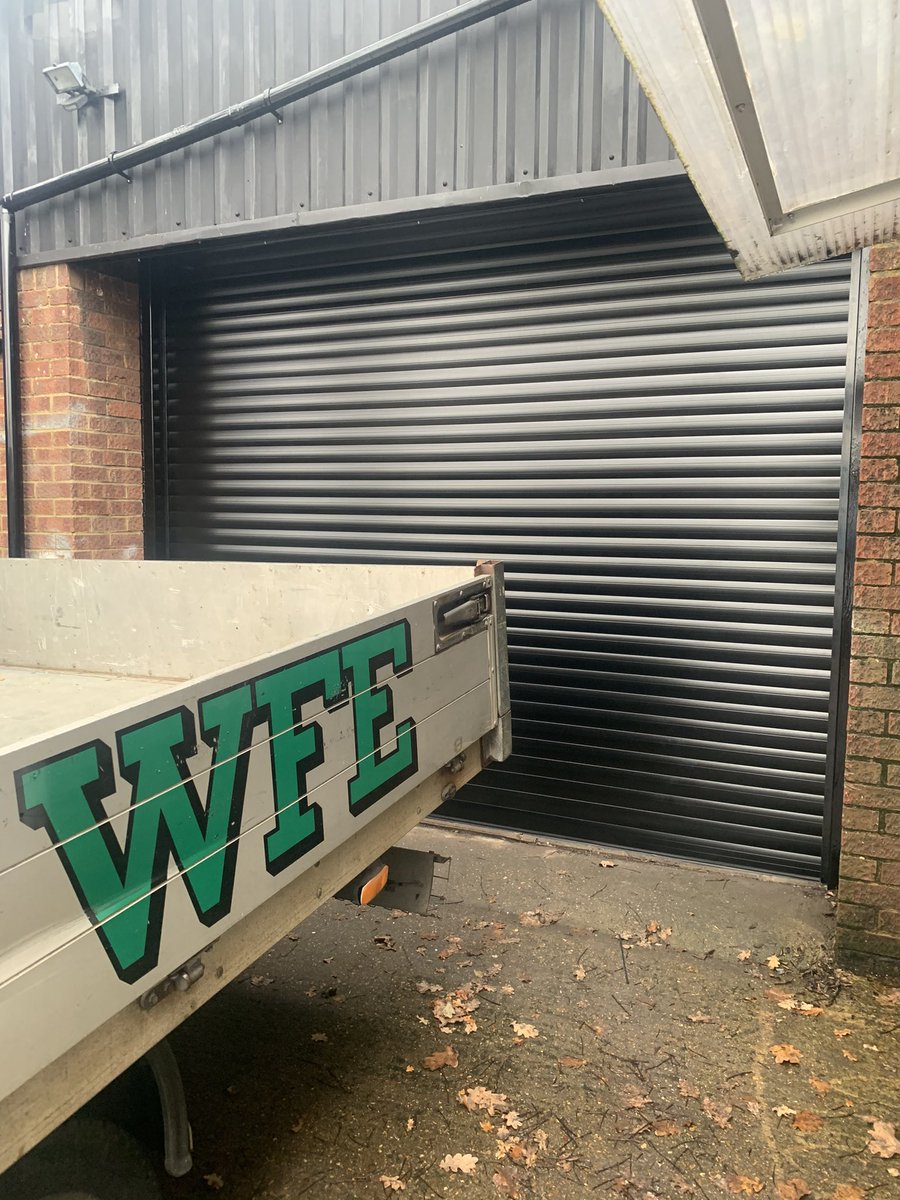DoorHamilton's tweet image. Another garage shutter installation from the team today. Black seems to be our clients choice of colour. 
#hamiltondoorservices #garage #garageshutter #shutter #upgrade #improvement #property #installation #repair #service #london #essex #herts #kent #harlow