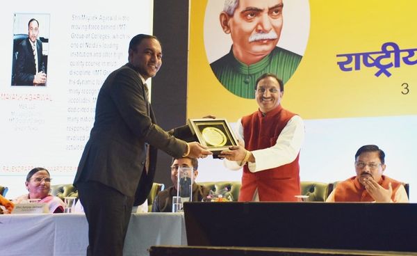 iimtnoida's tweet image. Mr. Mayank Agarwal, Managing Director of IIMT Group of Colleges, Greater Noida receives "Dr. Rajendra Prasad Award for Impact Educationist 2019" on Rashtriya Gyan Diwas, 03 Dec 2019.
.
iimtindia.net/colleges/btech…
9717015300, 9911009144
.
#EducationAward
#BtechArtificialIntelligence
