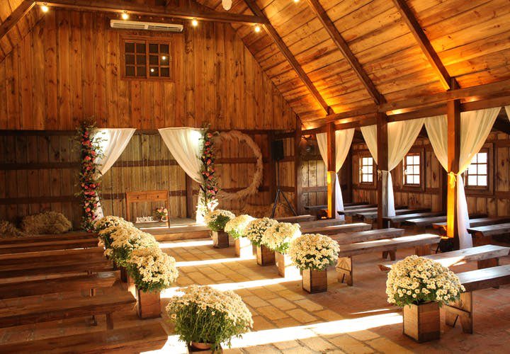 Specializing in a Ceremony & Reception #barnvenue #lexingtonncdj #ceremony #bride #groom #weddinglove #ido #weddingplanner #djservices #femaledj #wedding.