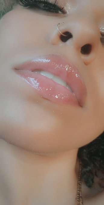 Perfect dick sucking lips 💋 😋 https://t.co/WT6sWCeM9P<a href="/tag/mirrorpic"class="tags"><span>#mirrorpic</span></a>