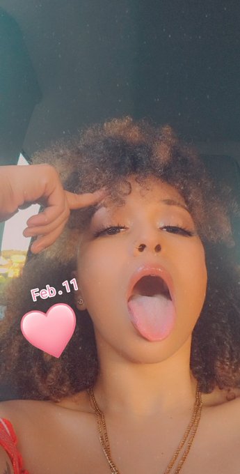 Perfect dick sucking lips 💋 😋 https://t.co/WT6sWCeM9P<a href="/tag/mirrorpic"class="tags"><span>#mirrorpic</span></a>