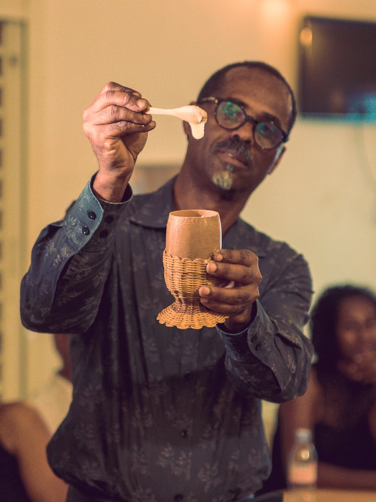 callmemadly's tweet image. Guadeloupe 2015. Tonton Henri intervenait à une conférence (organisée par 
@EstchouEEG @JoelDestom et moi). On a immortalisé le moment pour l'album de famille 😌Je crois qu'il revenait sur ses origines martiniquaises au moment des clichés #HenriJoseph