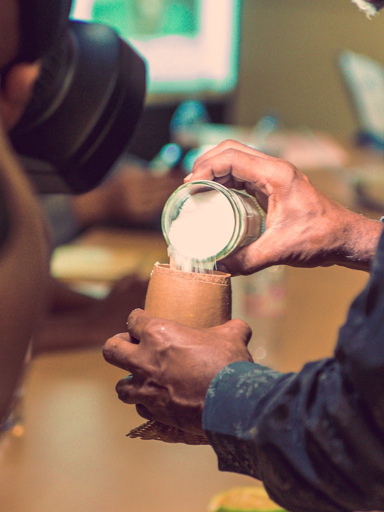 callmemadly's tweet image. Guadeloupe 2015. Tonton Henri intervenait à une conférence (organisée par 
@EstchouEEG @JoelDestom et moi). On a immortalisé le moment pour l'album de famille 😌Je crois qu'il revenait sur ses origines martiniquaises au moment des clichés #HenriJoseph