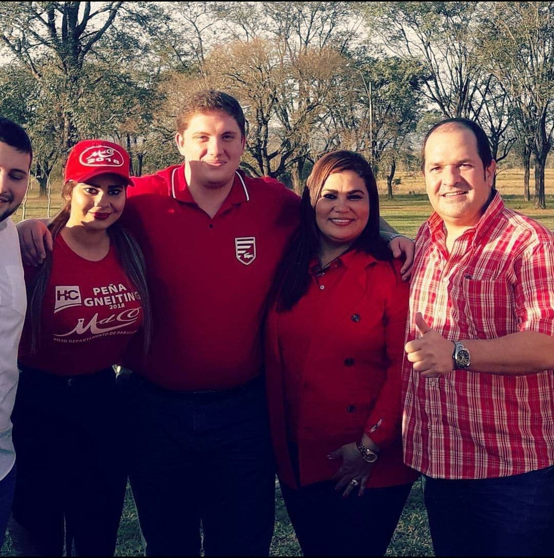 danysanchezpy's tweet photo. @maxiayala_p @DaniCenturionpy @LilianSamaniego Porqué la pregunta?. Lilian y Arnaldo siempre te dieron cabida Maxi o no? https://t.co/r6NpMp2htO