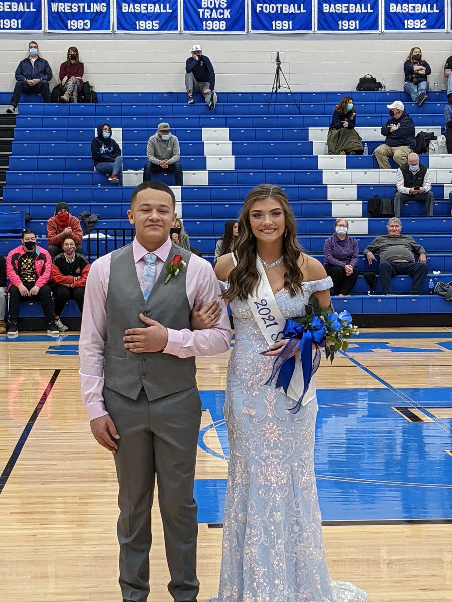 EHSROYALSTUCO's tweet photo. 👑2021 Winter Homecoming Queen Brionna Laube &amp; King Terrel Lawson and their court. https://t.co/Yyhkz72lOZ