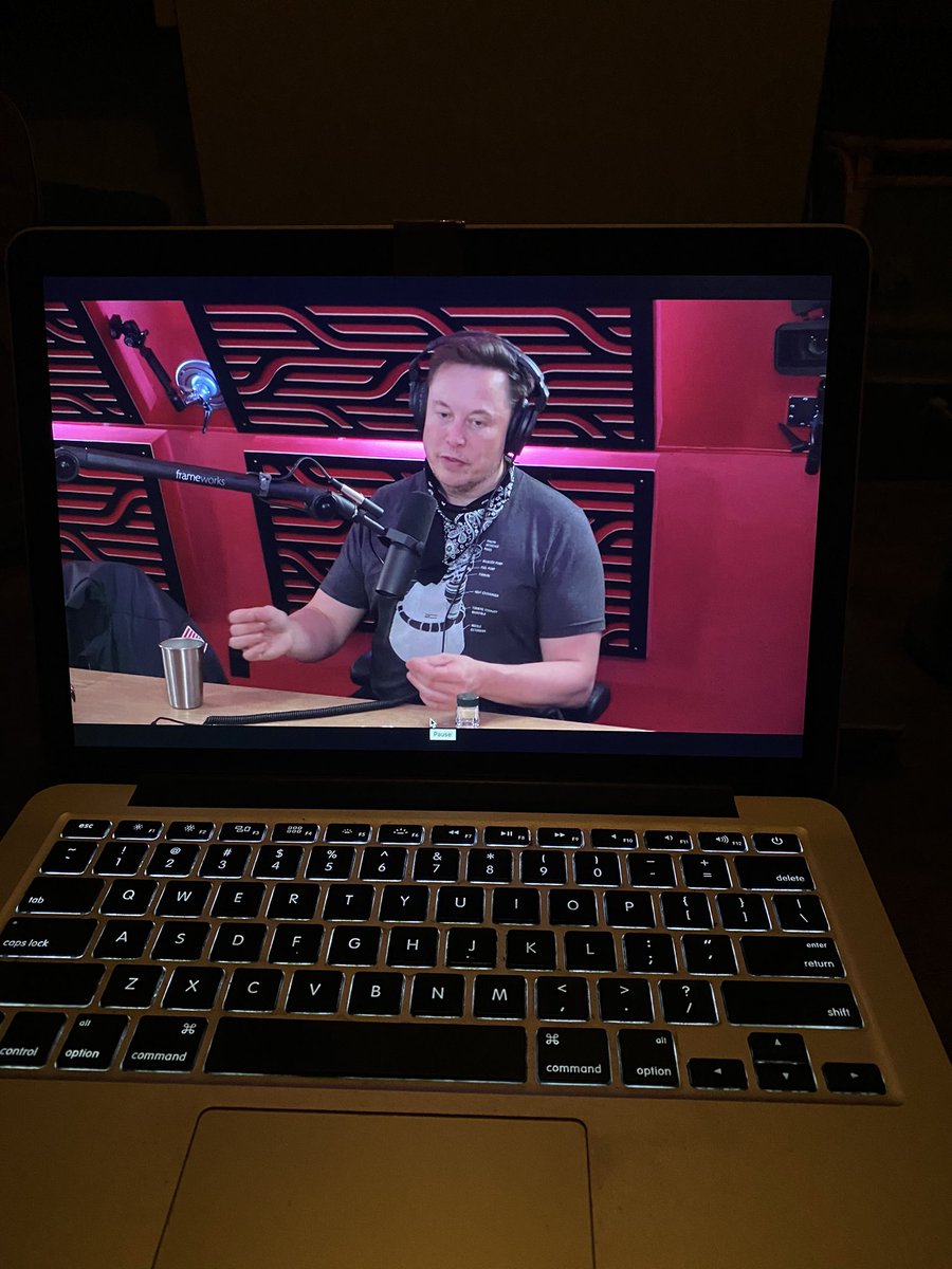 annaAndrews_'s tweet photo. @elonmusk and @joerogan  talking about #Tesla #SpaceX #Mars #CyberTruck and more.... great time to spend a date night with my bf! https://t.co/MCwW3Nk2BV