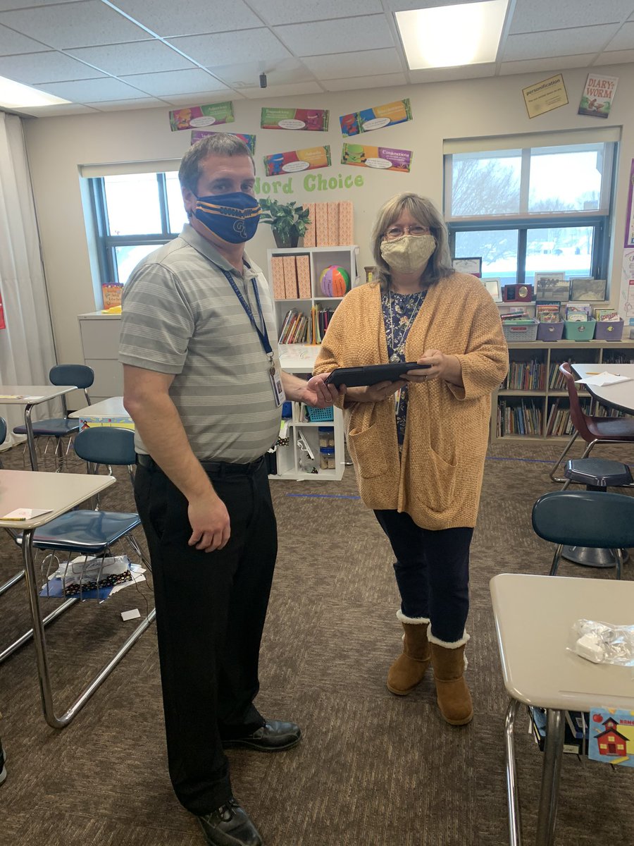 MeganCThompson's tweet photo. She has been waiting. 💙💛 Well done, Mrs. Smith. @MISPrincipal @MIS__Dean @loriannkatz @MrBeverGCCSC #EveryoneCanCreate #GCinnovator https://t.co/Y0LUGsfh0R