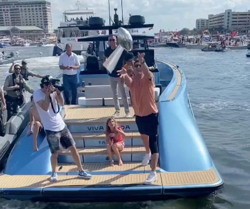 Tom Brady tosses Lombardi Trophy during rowdy Super Bowl boat parade