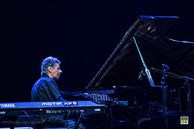 Drummerszone's tweet photo. RIP @ChickCorea, Legendary Master of The Arts - and such a great drummer!
Here's only one of the timeless historic musical stories you made happen - with @DaveWecklMusic, Roy Haynes + @DomFamularo
The cymbal story:
https://t.co/L9cdPFJufb
#RIP #drummerszone #chickcorea #sabian https://t.co/iyOe281Ogt