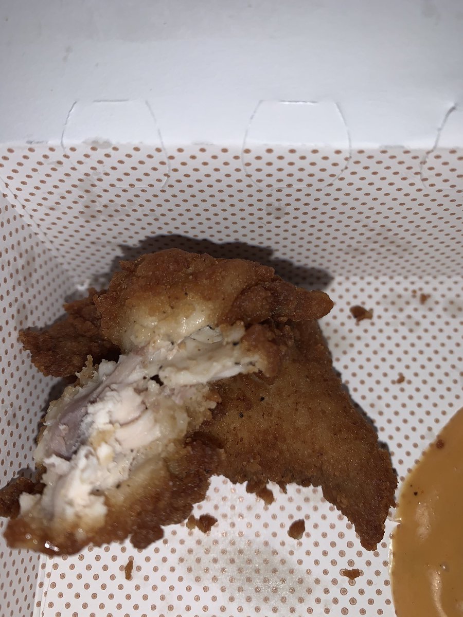 CourtneyLuther4's tweet photo. @ChickfilA I just found a bone in my chicken nugget #what https://t.co/Mx1OhWUs5n