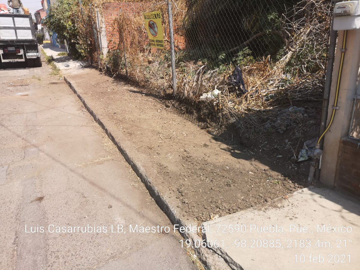 CMaestroFederal's tweet photo. La mesa directiva de la @CMaestroFederal agradece a @PueblaAyto, @RiveraVivanco_, y @InfraPue Departamento de Áreas Verdes Parques y Jardines por la gestión realizada en chapeo y limpieza de banqueta en lote baldío en calle Luis Casarrubias!! https://t.co/tXYRPryQgh