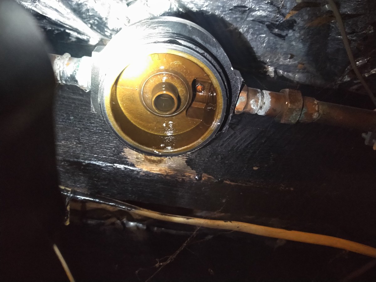 WOAH I CAN GET TO THE O-RING WITHOUT REMOVING THE HOUSING AT ALL?!BRB PHILLIPS HEAD