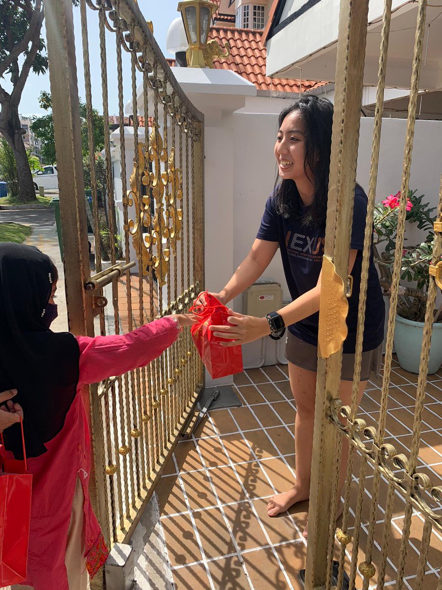LajnaSG's tweet photo. #LajnaSG and young girls & boys of #Ahmadiyya #Muslim #Singapore marked #LunarNewYear by distributing goodies to #MasjidTaha neighbours!
#LunarNewYear2020 #GongXiFaCai @kindnessSG #ChineseNewYear2021 #LoveforAllHatredforNone #ChineseNewYear https://t.co/tSFwqQPuzH