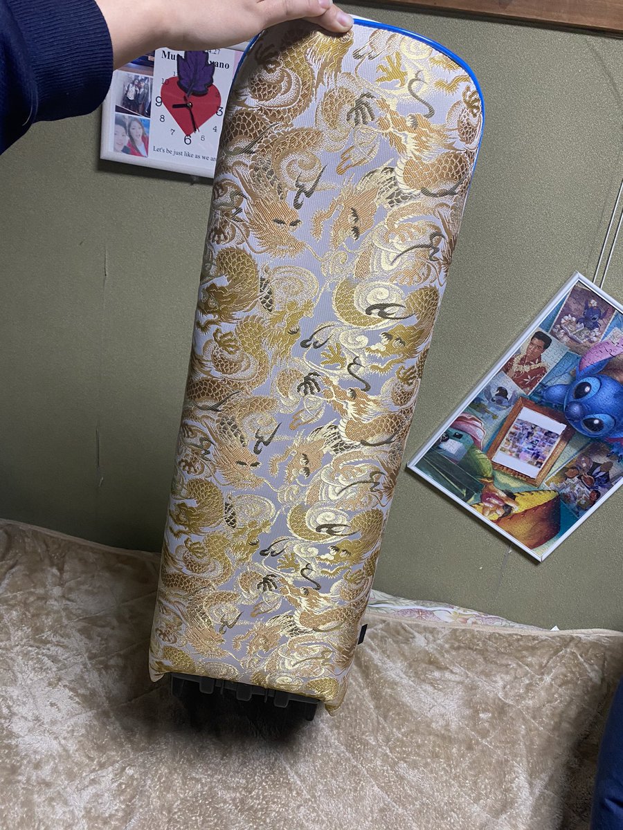 Xtv9Ue's tweet photo. ほぼ新品オオカワ製白金青の龍の和柄(闘龍)入り三段シート欲しい方いませんか？
XJR400用になります。
青の部分は光るパイピングが使われております。
気になる方DMお願いします。 https://t.co/R8mXdpoG0n