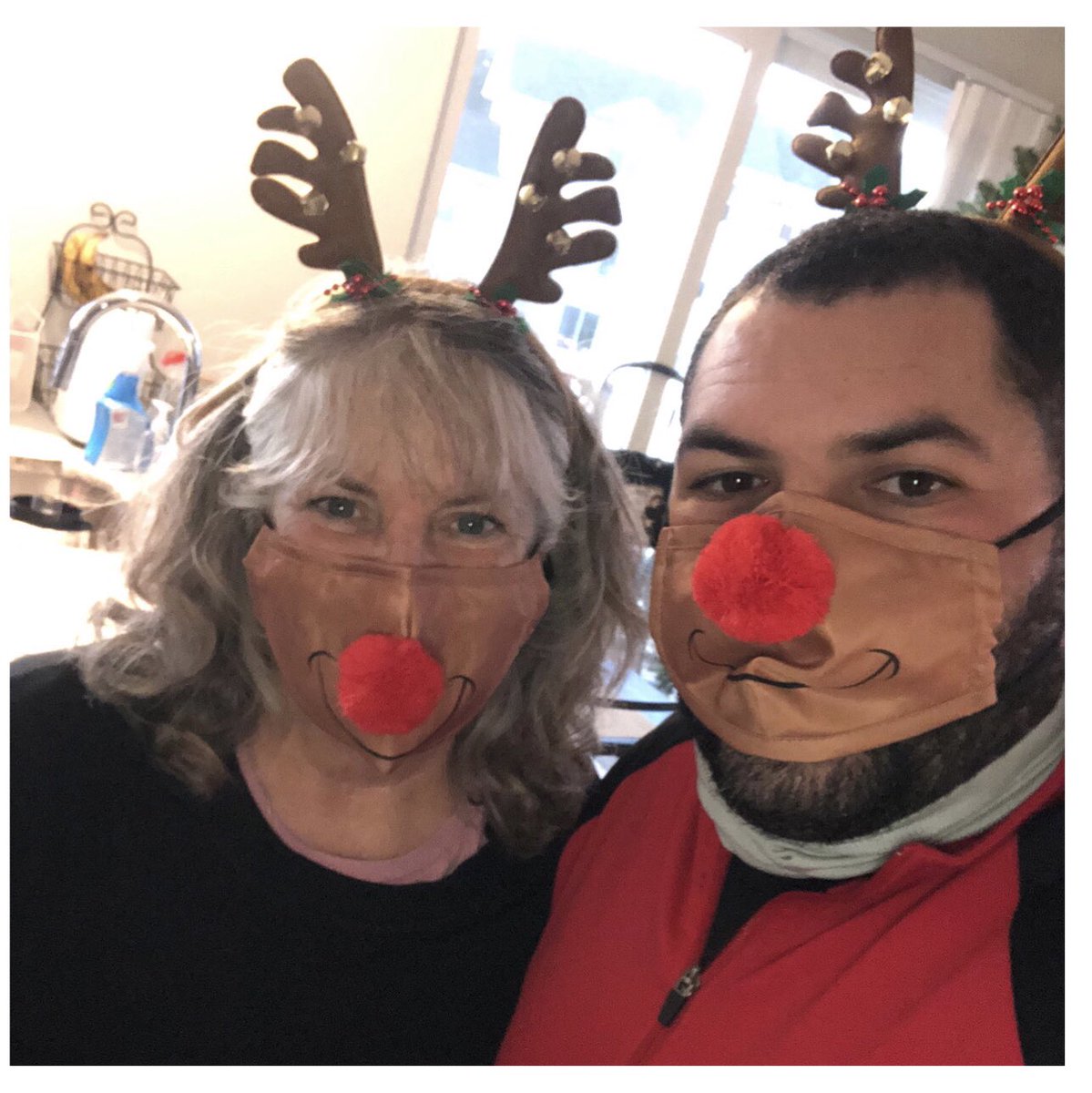 JoanneEdwards63's tweet photo. @SecondGentleman Three generations following the rules this winter. https://t.co/FnNmkXWJMR