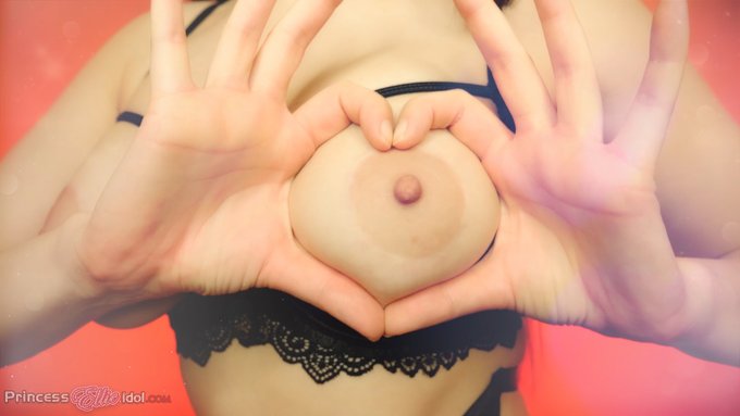 https://t.co/9pF7LxMCKo  Vote for my titties! 3 days left https://t.co/IBTIX1XYK4