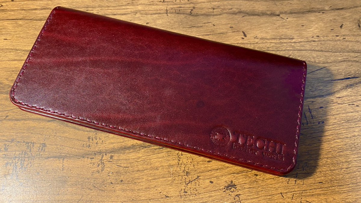 Techi Leatherworks ルガトショルダー ロングウォレット 革色 ワインレッド 糸色 ワインレッド コインパース部分をカードポケットに変更し 内側にホック留めを追加したカスタムオーダーの制作見本です Techi Leatherworks ルガトショルダー ロングウォレット 革色 ワインレッド 糸色 ワインレッド コインパース部分をカードポケットに変更し 内側にホック留めを追加したカスタムオーダーの制作見本です