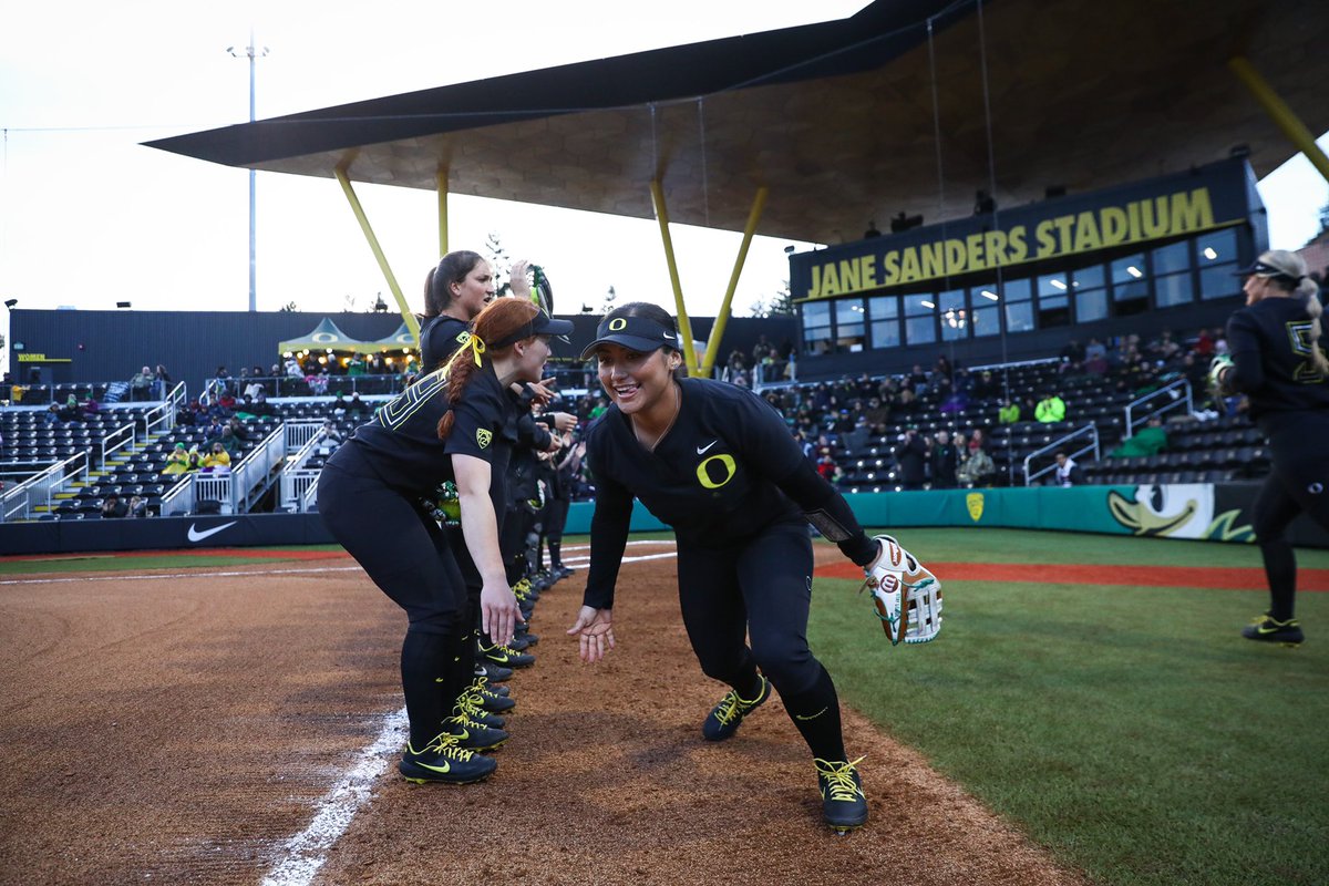 OregonSB's tweet image. Rest up tonight... tomorrow morning we take the field ⏳.
#GoDucks | #Version3