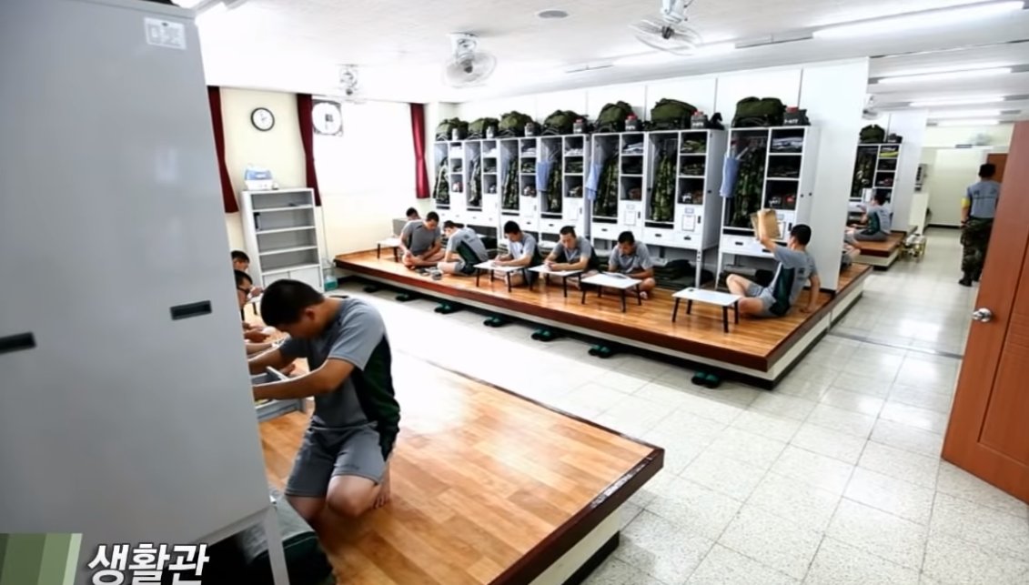 This is what the barracks looked like when I was at boot camp at the Nonsan ROK Army Training Center. But this picture looks new. The floor wasn't tiled when I was there. It was just uneven slabs of concrete.