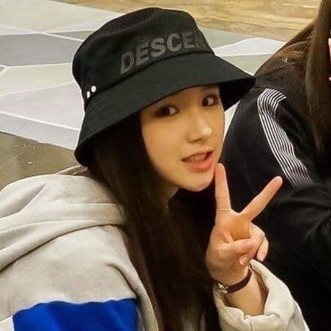 heejin in bucket hats — a thread