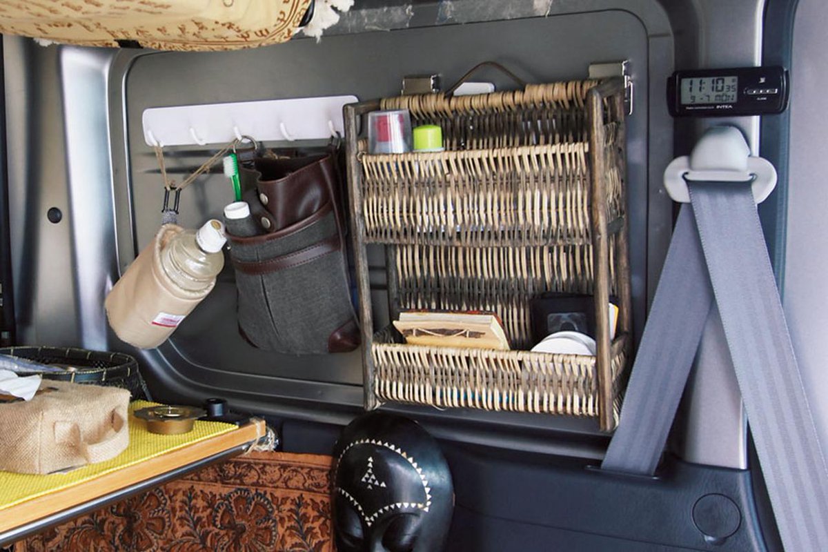 Sotobira By カーネル 車中泊で頭を悩ませるのが 車内の荷物 収納場所として 車内の天井や壁を活用するのが みなさんの収納アイデアを参考にどうぞ T Co Krvks0rvtq 車中泊 車内泊 車泊