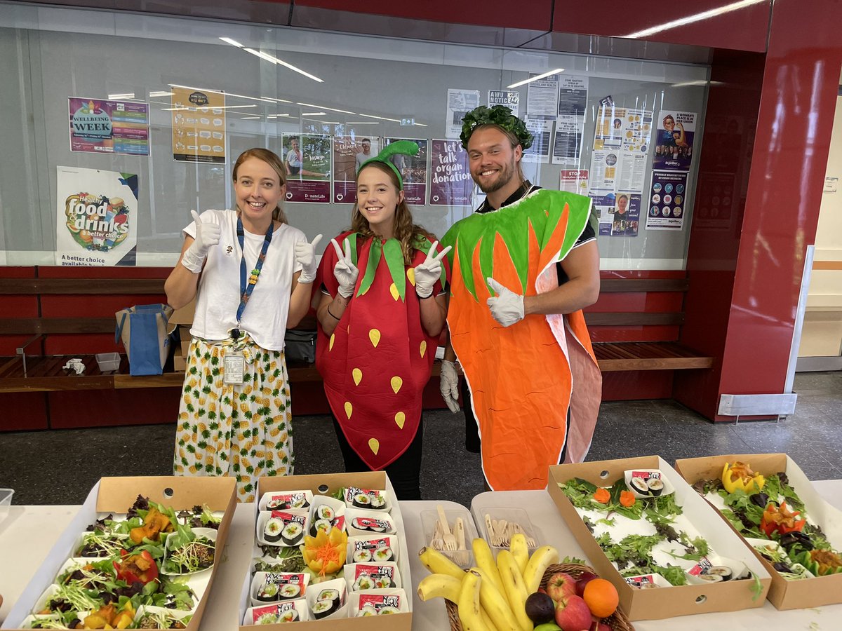 paulmcau's tweet image. I love it when Cairns Hospital Dieticians dress like food AND give away yummy healthy stuff to eat #SmartEatingWeek