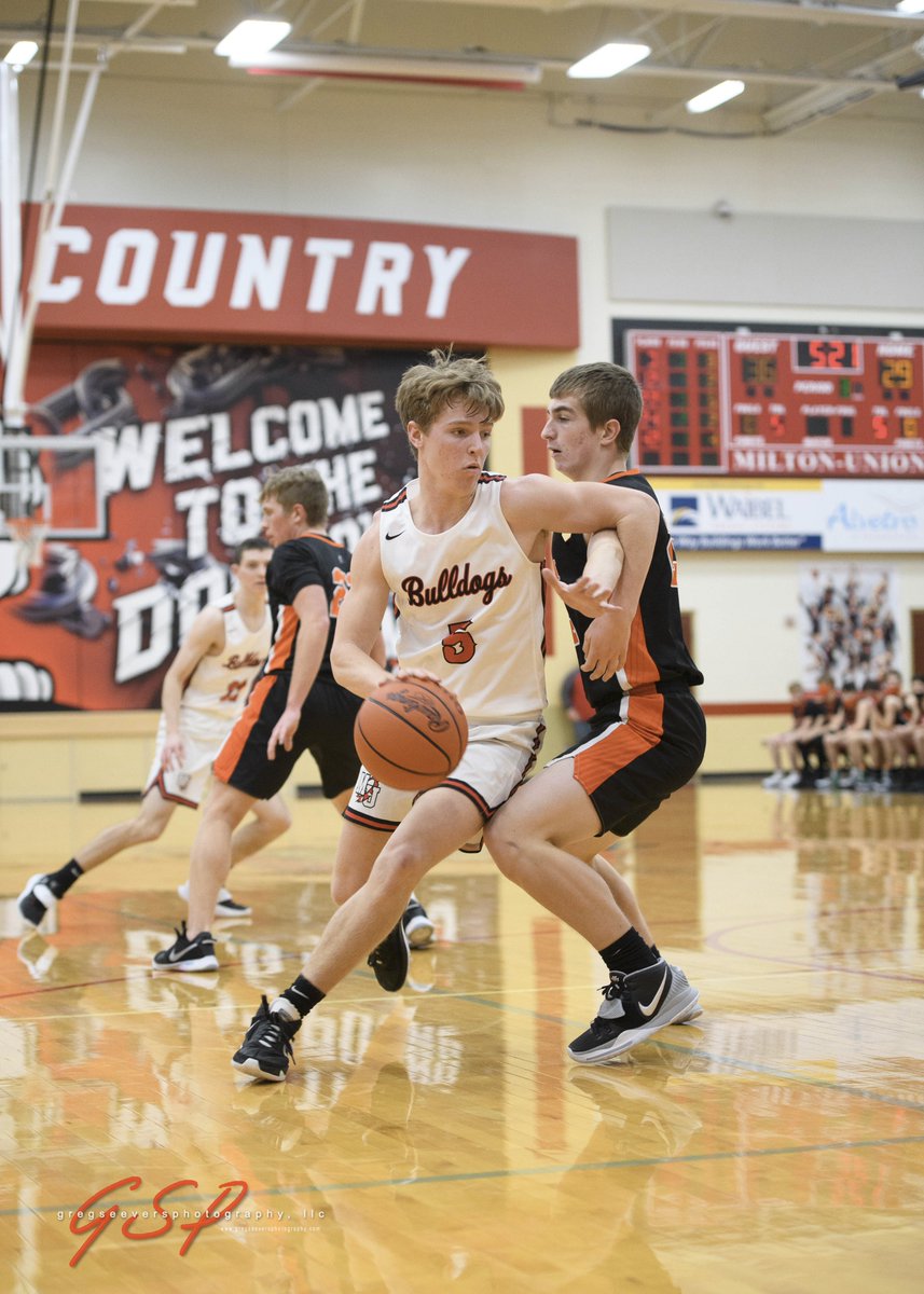 Last home game of the '20-'21 season for the Bulldog boys and our Senior cheerleaders. Wrapped up the season with an interview with our Lady Bulldog Seniors as well!

<a href="/MUBoysBasketba1/">MUhoopers</a> <a href="/MuCheerleaders/">MU Cheerleaders 📣</a> <a href="/MuhsSectionBall/">MUHS Basketball Student Section🏀🔥</a> 

More game pics at:

gregseeverssports.smugmug.com/Basketball/202…