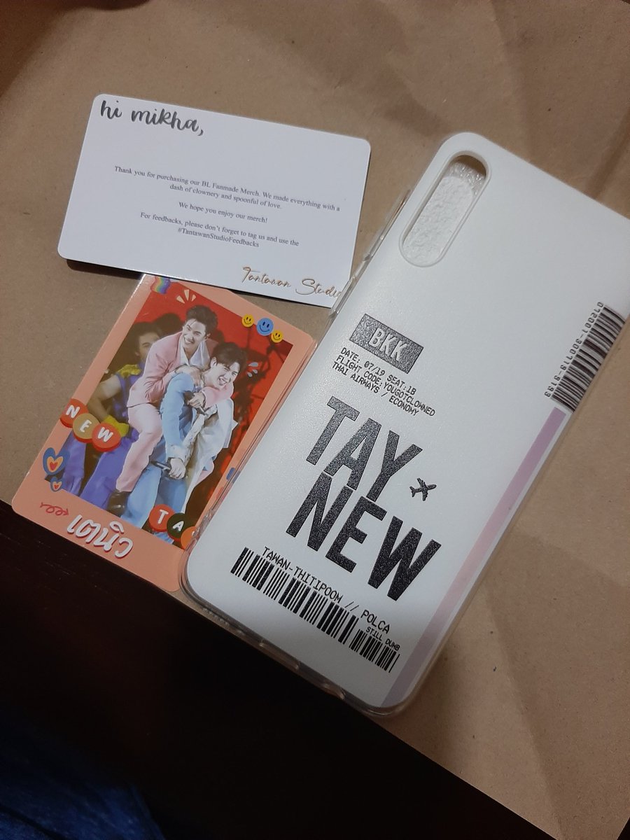 rozenough's tweet photo. got this simple and cute phonecase yesterday from @tantawanstudio✨ thank you so much!! https://t.co/ihorpLftQF