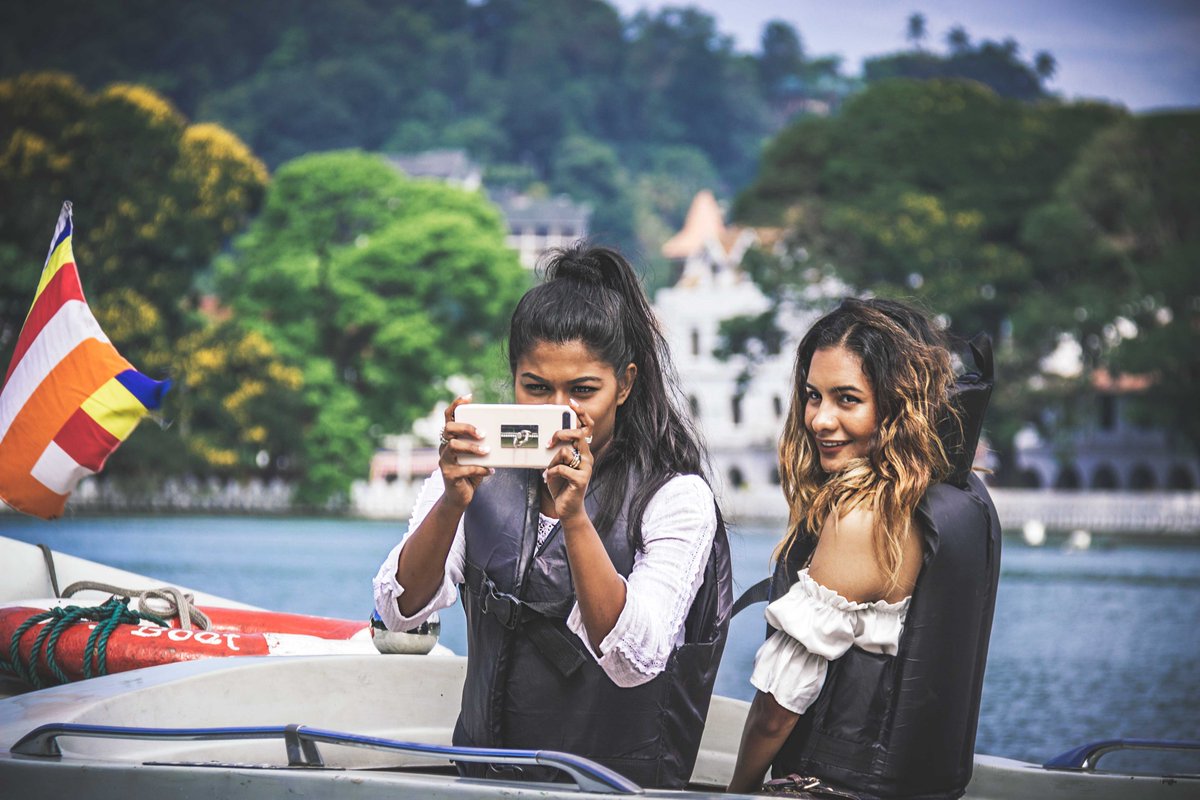 S_MorningLight's tweet photo. SOMETIMES THE MODELS SHOOT BACK
Anuradha Perera & Shermaine Willis, for @ashraffassoc & #TheRadh, #Kandy. Oct 2018. More@ https://t.co/qwxN3HQwzH
#travelphotography #beautifulwomen #canonsrilanka #destination_srilanka #kandylake #kandytrip #sosrilanka #srilankanholiday https://t.co/qoX9a5B9RI