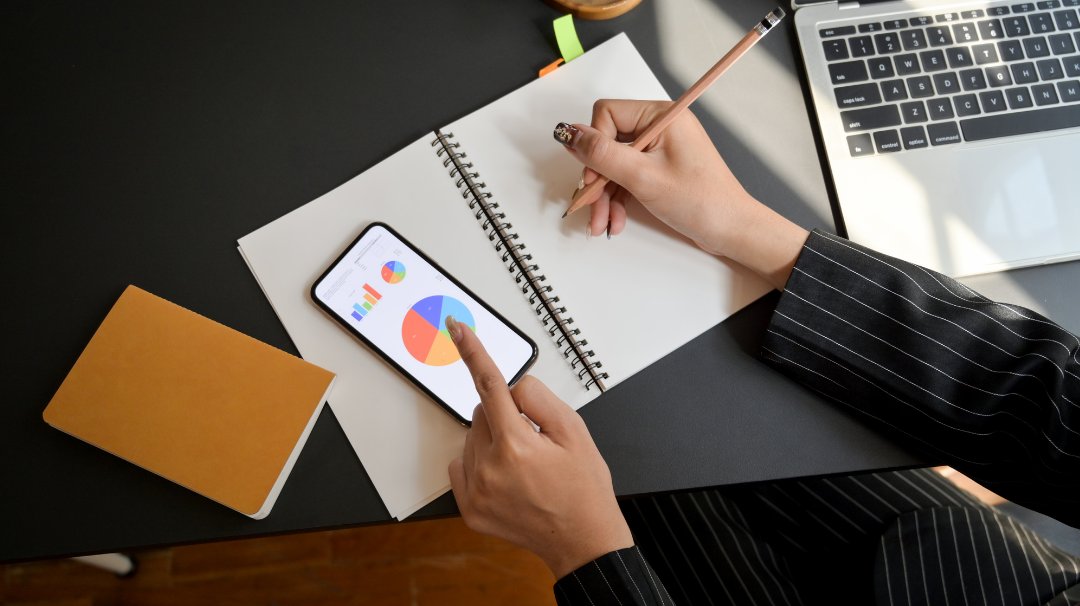 airwisconsin's tweet photo. Lead as the Accounts Payable Manager, preparing journal entries, analyzing general ledger accounts, and handling discrepancies. This is a supervisory role based in Appleton, WI. Learn more at https://t.co/eiudVA6Oa1 #FoxCitiesJobs #FoxCitiesWI https://t.co/ULYniYDxIw
